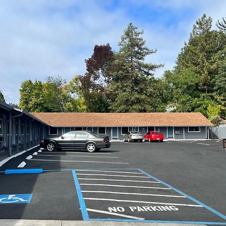 Pine Cone Motel Willits Eksteriør bilde