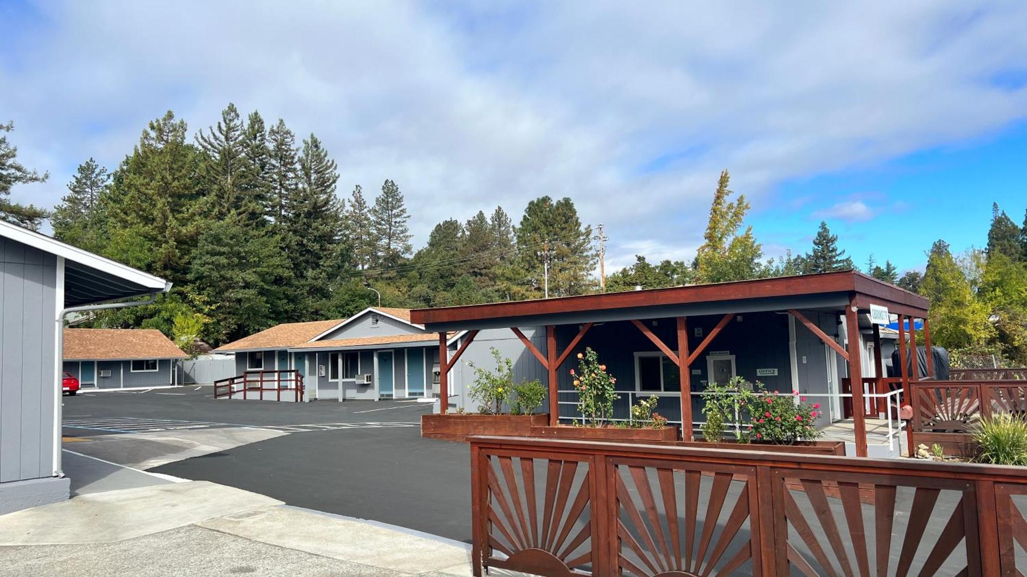Pine Cone Motel Willits Eksteriør bilde