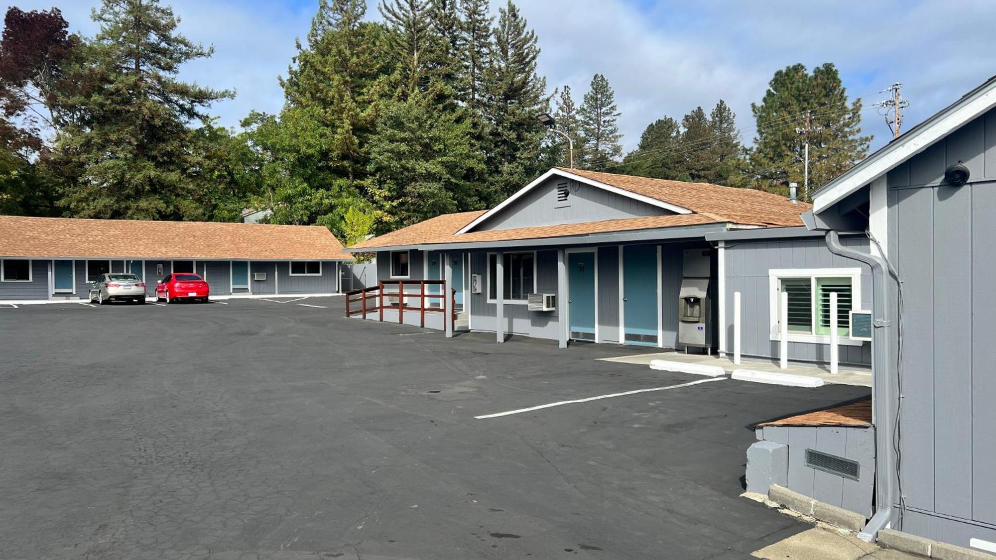 Pine Cone Motel Willits Eksteriør bilde